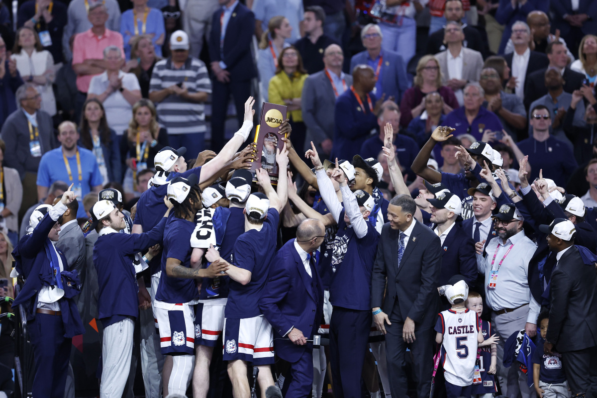 开云平台-卫冕冠军迎来重要的客场比赛,面对硬仗备战