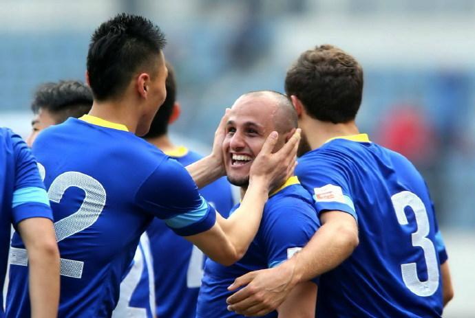 包含大连阿尔滨球队迎来战绩反弹，稳固队伍士气的词条