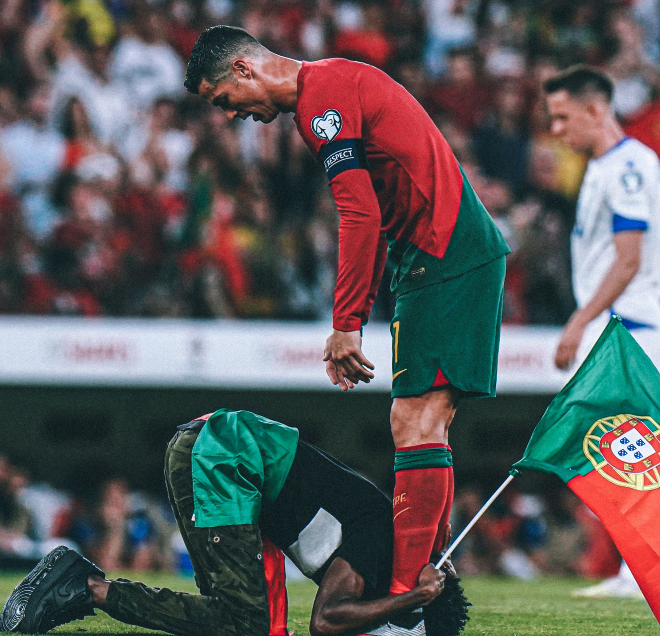 关于欧洲杯预选赛争夺白热化，球场豪强较量的信息