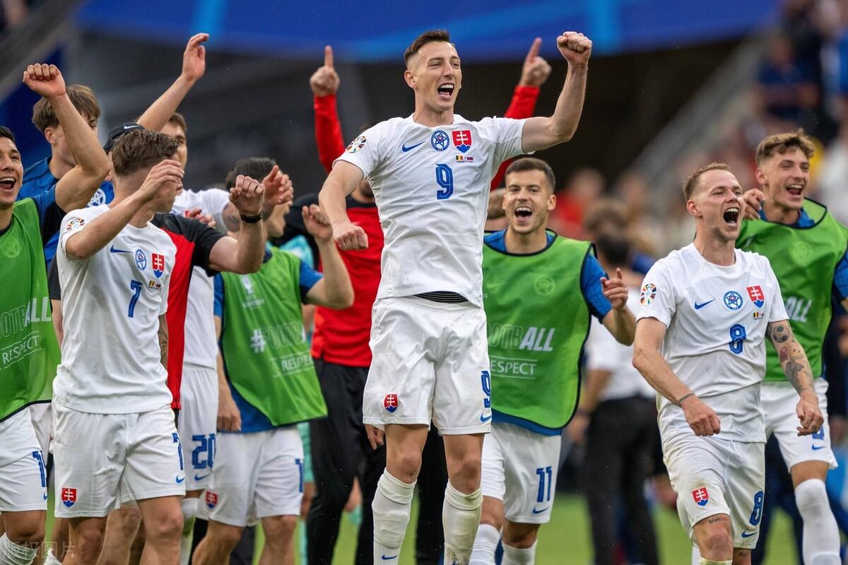 斯洛伐克队备战欧洲杯预选赛，雄心勃勃的简单介绍