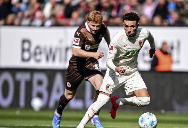 关于奥格斯堡赢得保级之战，士气大增的信息