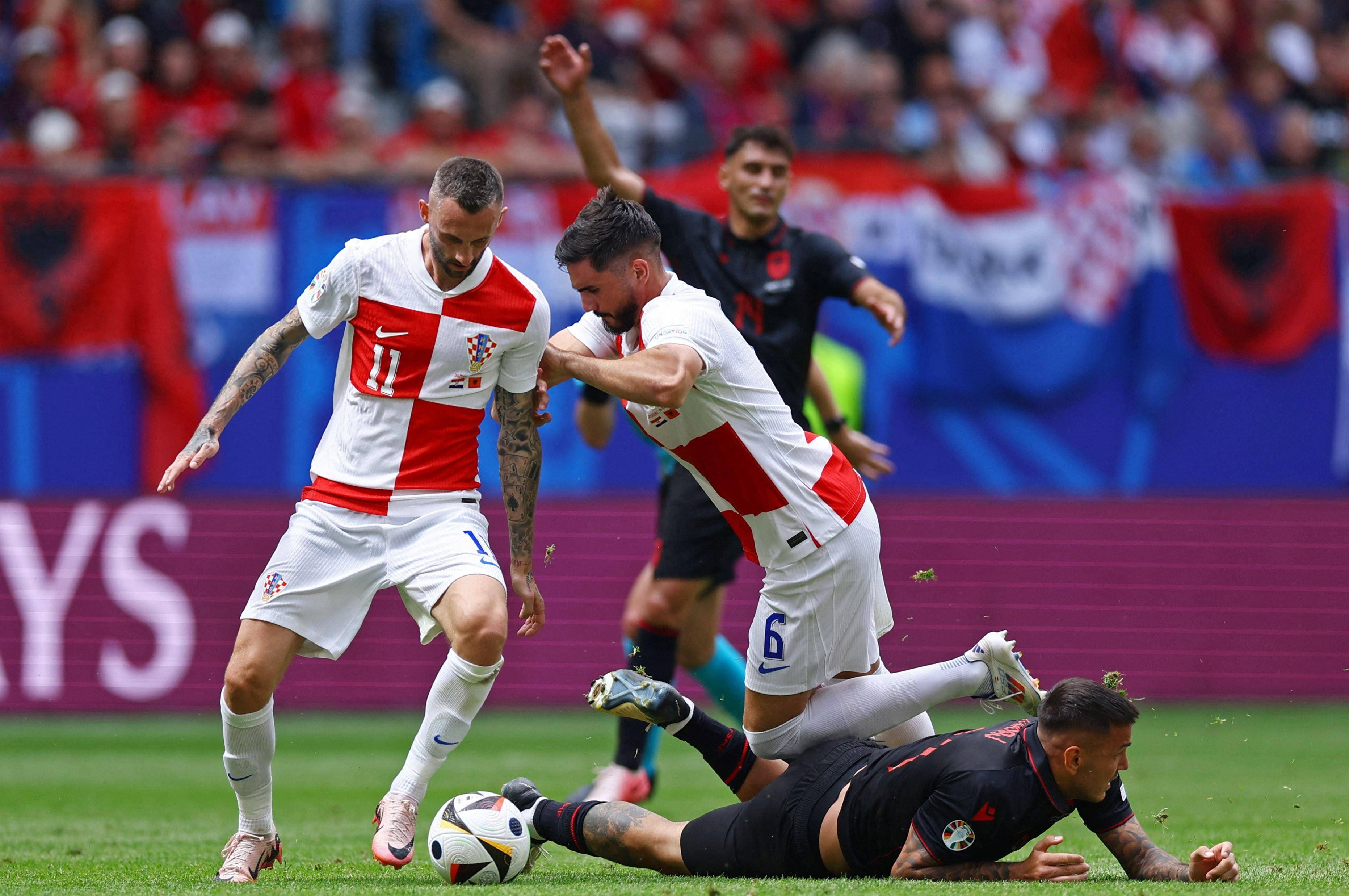 包含荷兰国家队面对克罗地亚队挑战晋级的词条