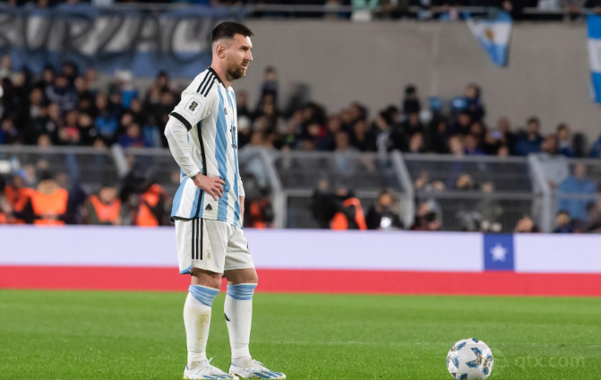 开云体育在线-巴萨大获全胜，梅西再次斩获进球王