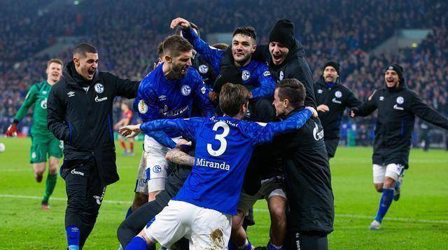 沙尔克主帅赞赏老特拉福德球场氛围的简单介绍