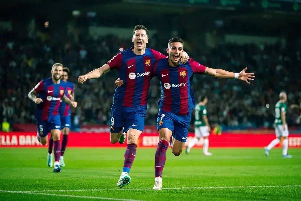 开云体育-关于决赛大战打响，巴萨与皇马剑拔弩张的信息