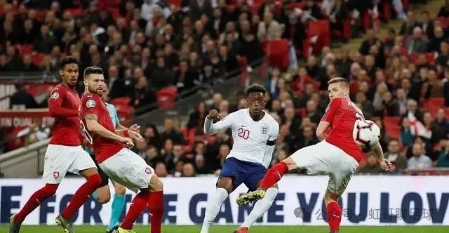 意大利大胜瑞士，成功锁定欧锦赛强资格的简单介绍