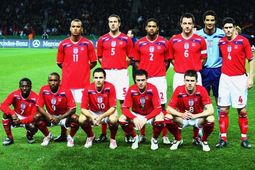 英格兰小组战告捷，球迷欢欣鼓舞的简单介绍