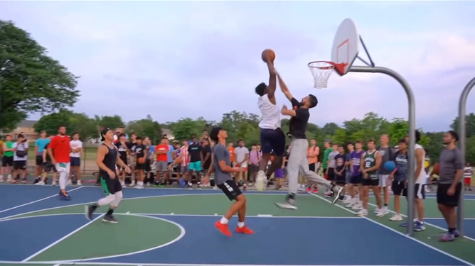 开云体育官方网站-球场英雄集结：全球篮球明星争霸秀绝技的简单介绍