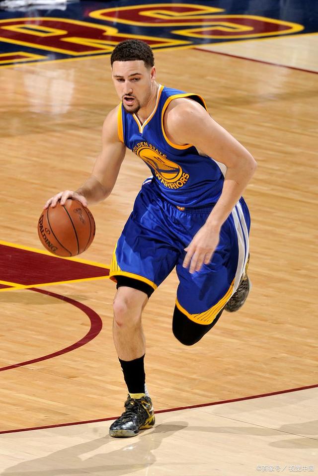 球场英雄集结：全球篮球明星争霸秀绝技的简单介绍