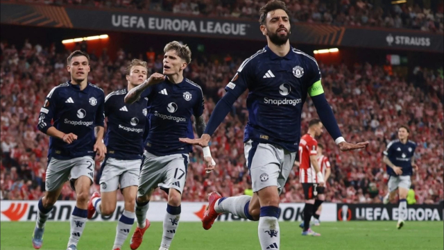 包含曼联半场连进三球，轻取对手实现三连胜的词条