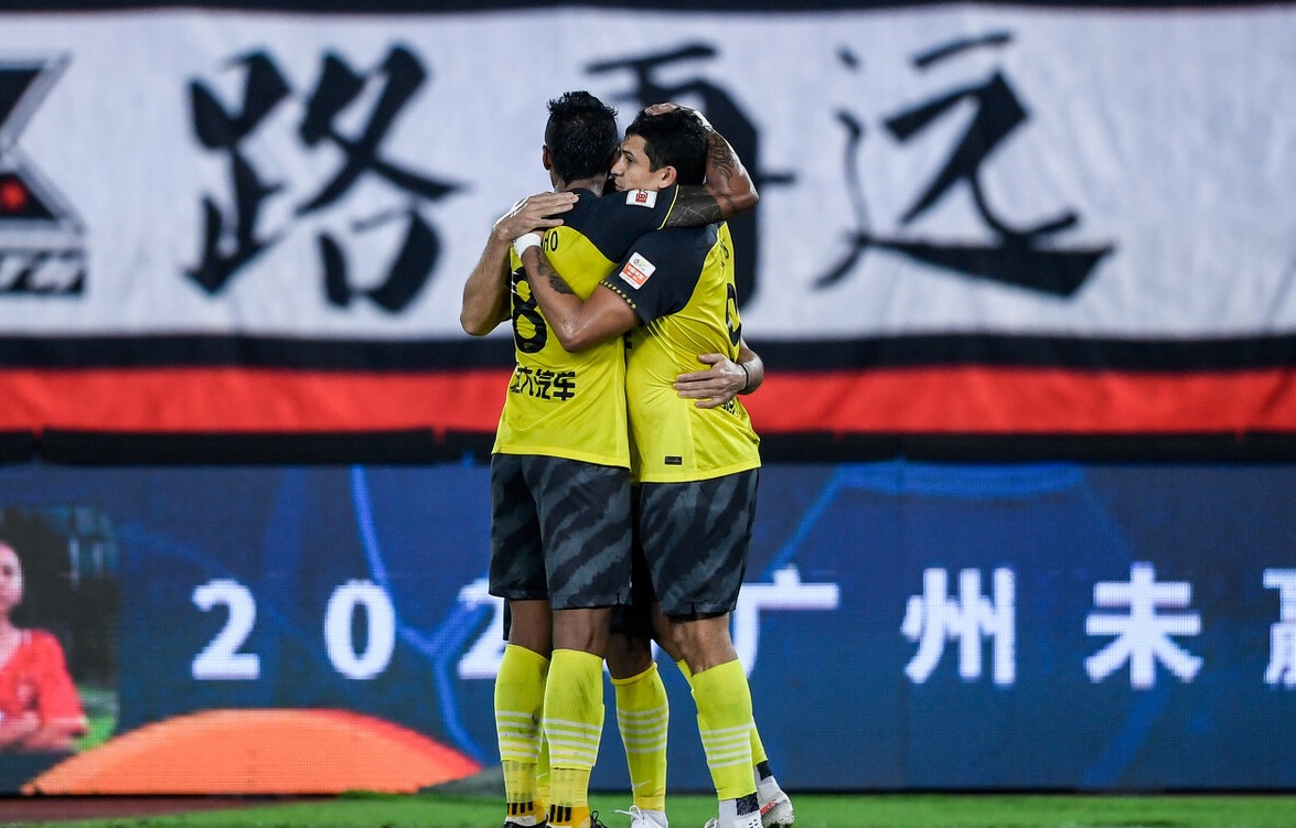 建业逆袭擒恒大，展现实力获全胜的简单介绍