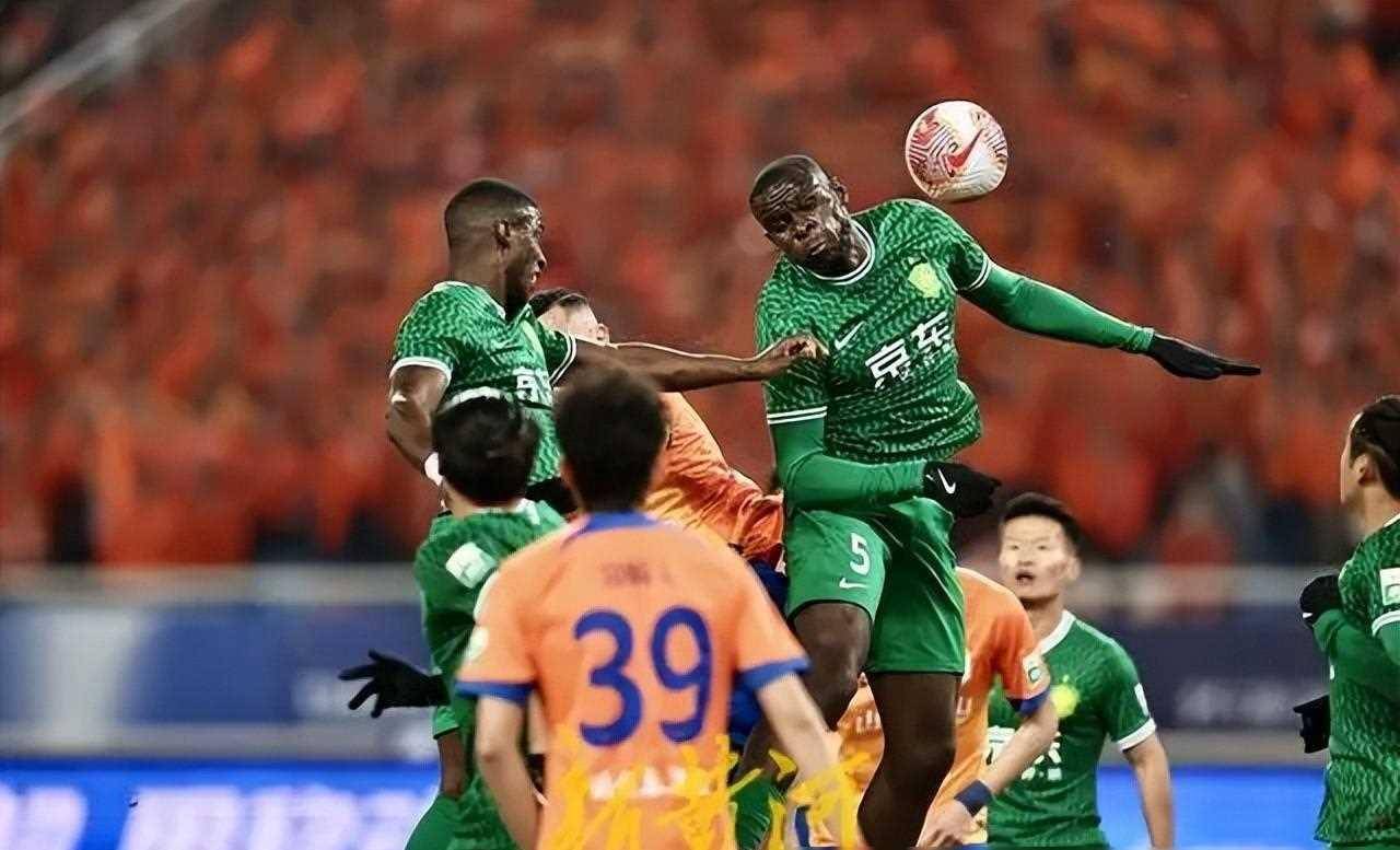 关于足球运动风靡全国，职业联赛备受瞩目的信息