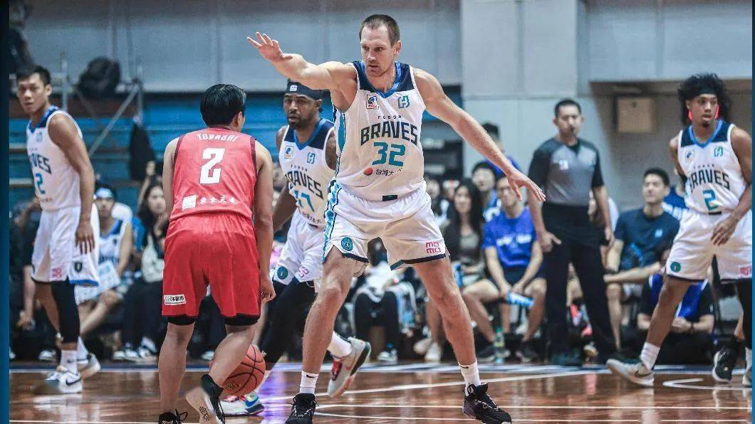 开云体育官网-关于极致竞技，球场上的荣誉之争的信息