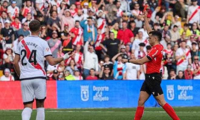 开云体育官方网站-关于巴列卡诺球员合影疑似解约，俱乐部回应的信息