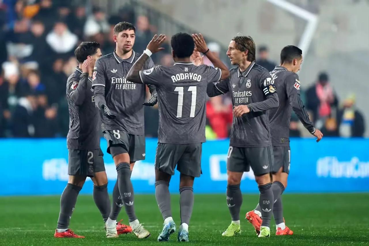 关于巴列卡诺球员合影疑似解约,俱乐部回应的信息 关于巴列卡诺球员合影疑似解约,俱乐部回应的信息