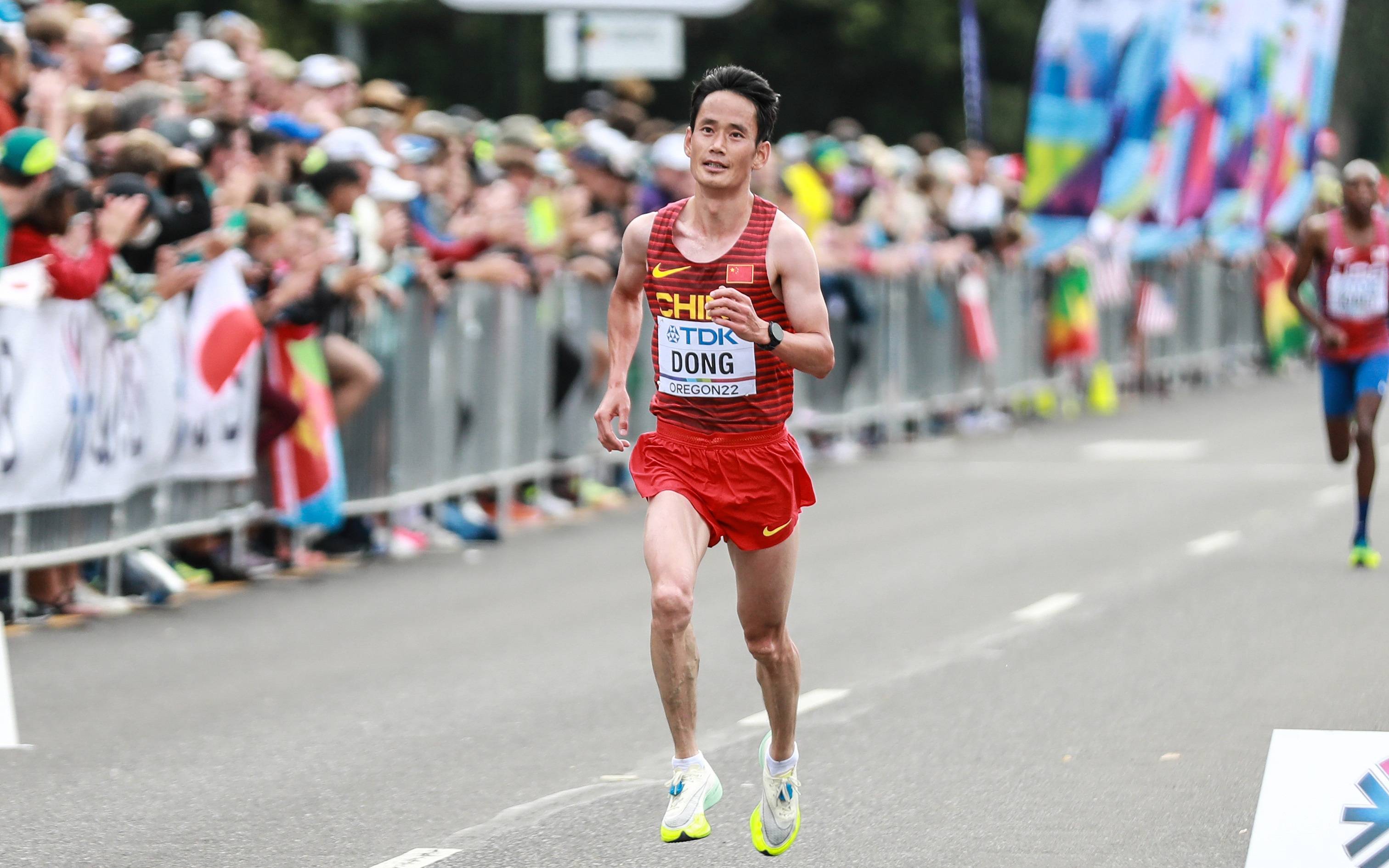 开云下载-田径运动员在马拉松比赛中表现出色