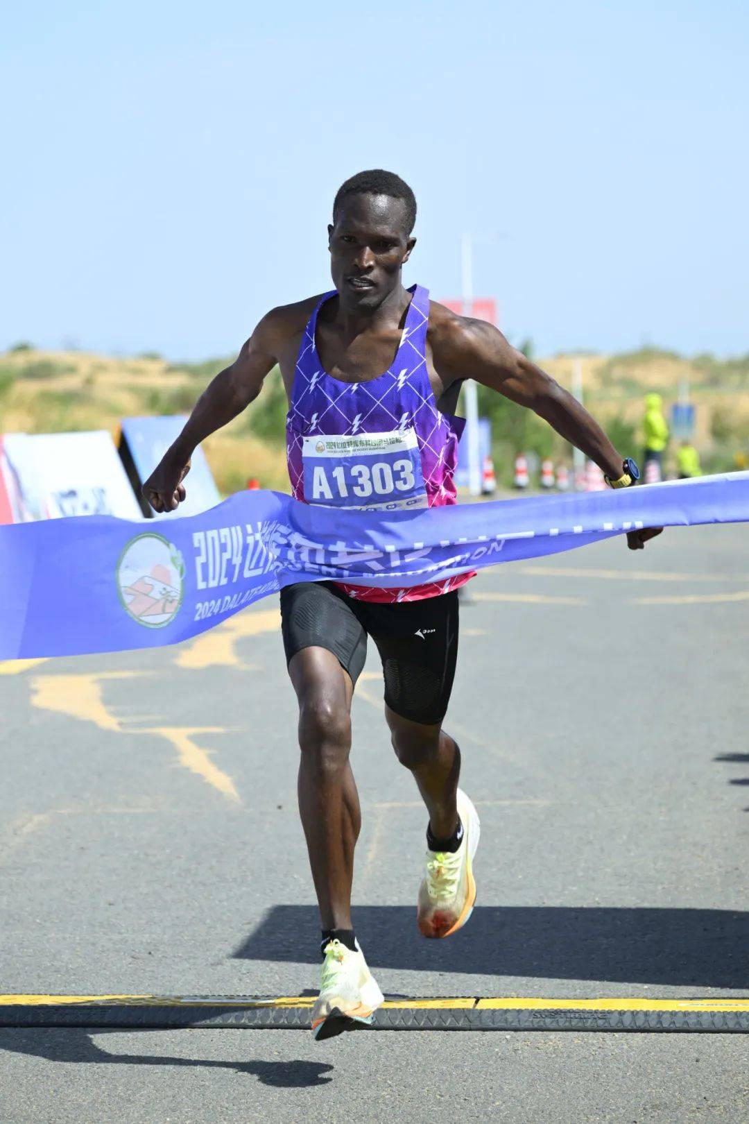 田径运动员在马拉松比赛中表现出色