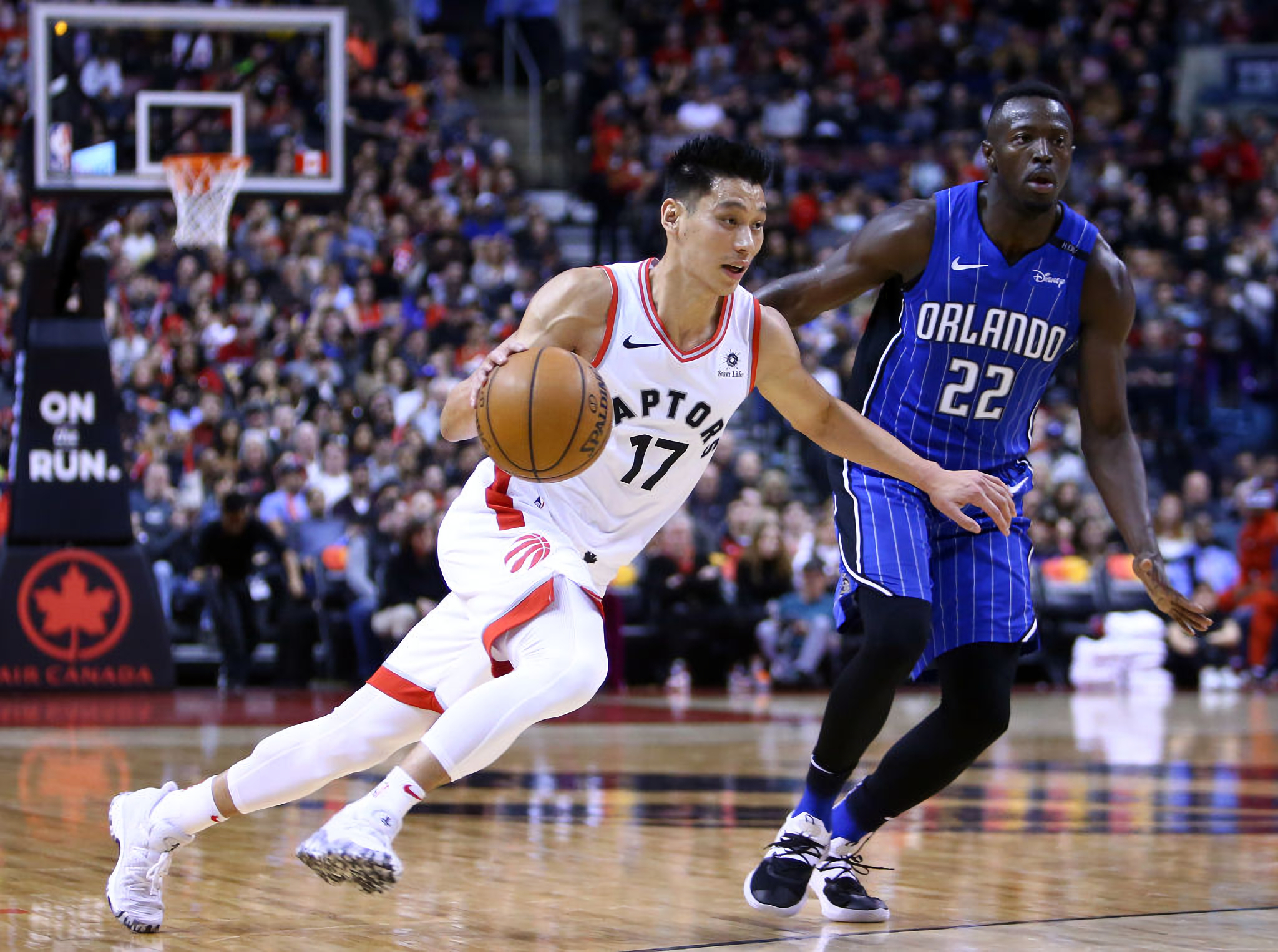 太阳林书豪首秀砍下分攻防两端表现出色的简单介绍