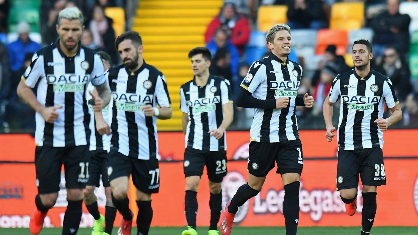 乌迪内斯门将神勇扑救，力保球门不失