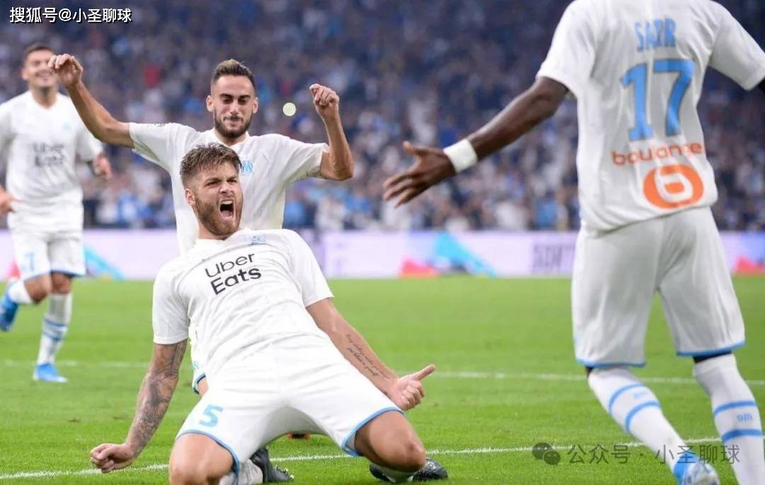 包含马赛球员表现稳定，为球队贡献关键进球的词条