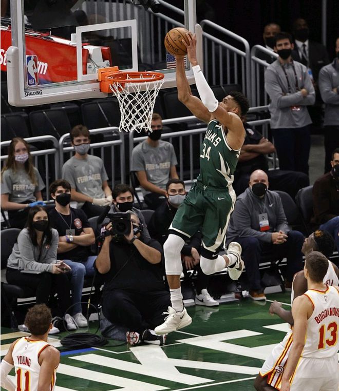 雄鹿连胜，势不可挡，赢得全场掌声