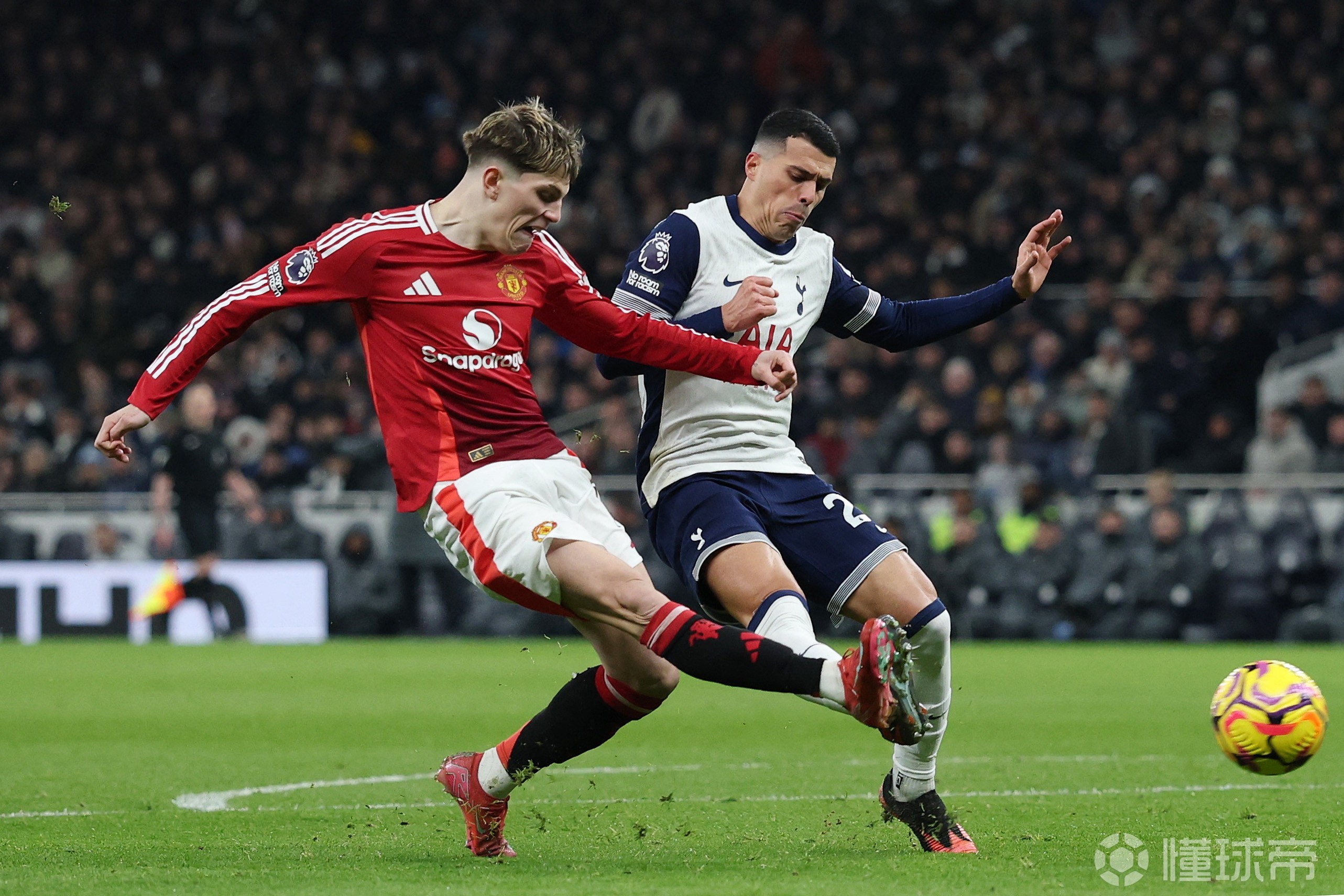 开云体育在线-曼联球队备战新赛季，赛程紧密挑战重重的简单介绍