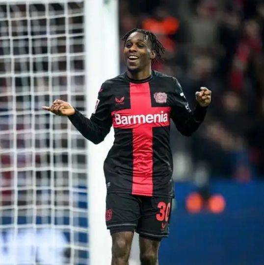 包含利物浦防线曝弱点，主帅调整战术的词条