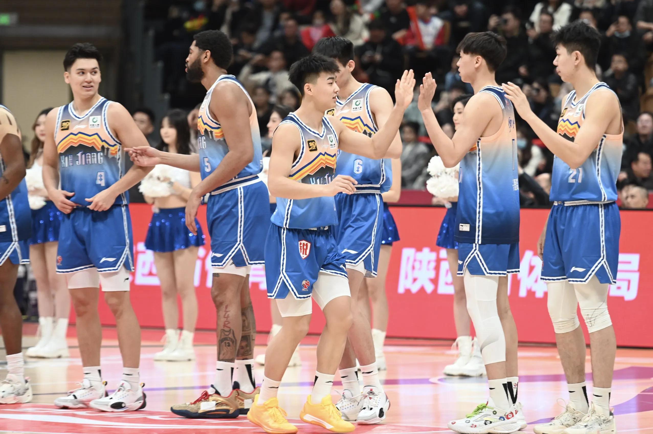 辽宁队外线火力全开，大胜新疆队稳住领先取得胜利的简单介绍