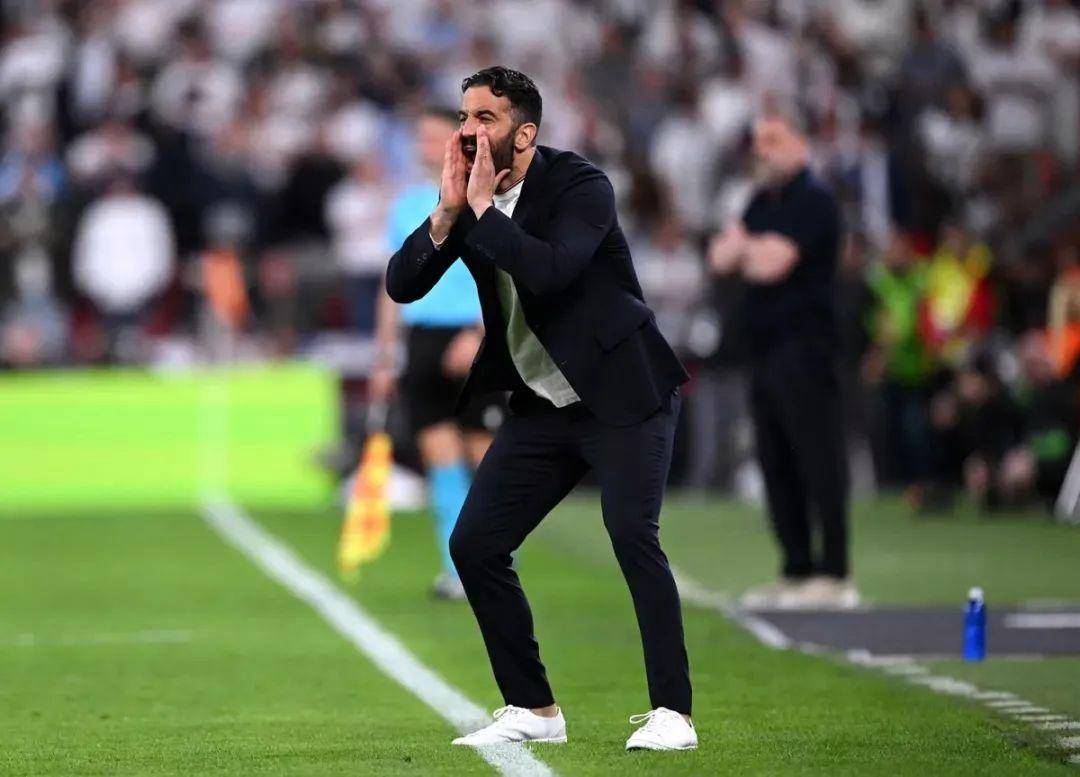 开云体育下载-曼联客场惨败，主帅面临巨大压力