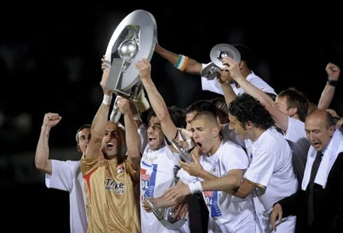 开云体育-里昂足球队在法国联赛中取得重要胜利