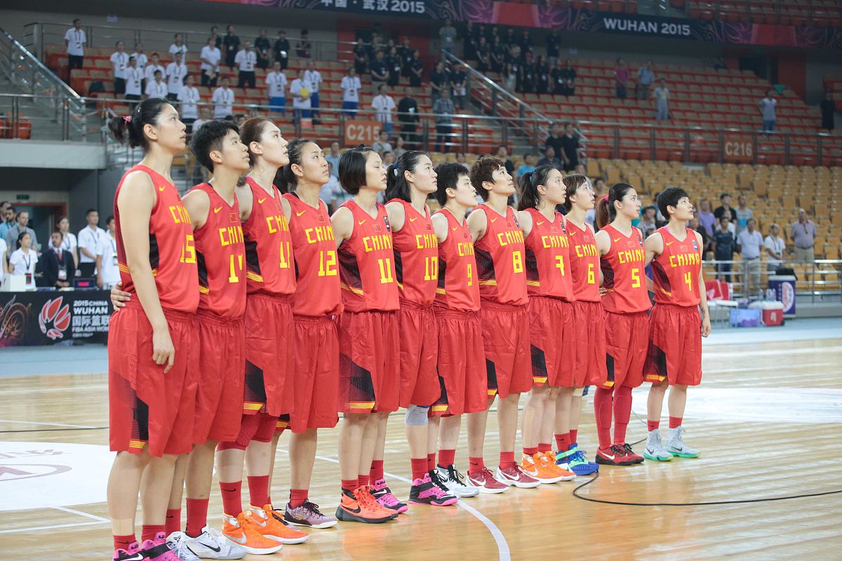 开云体育-赛场上，女队展现出极强的团队精神