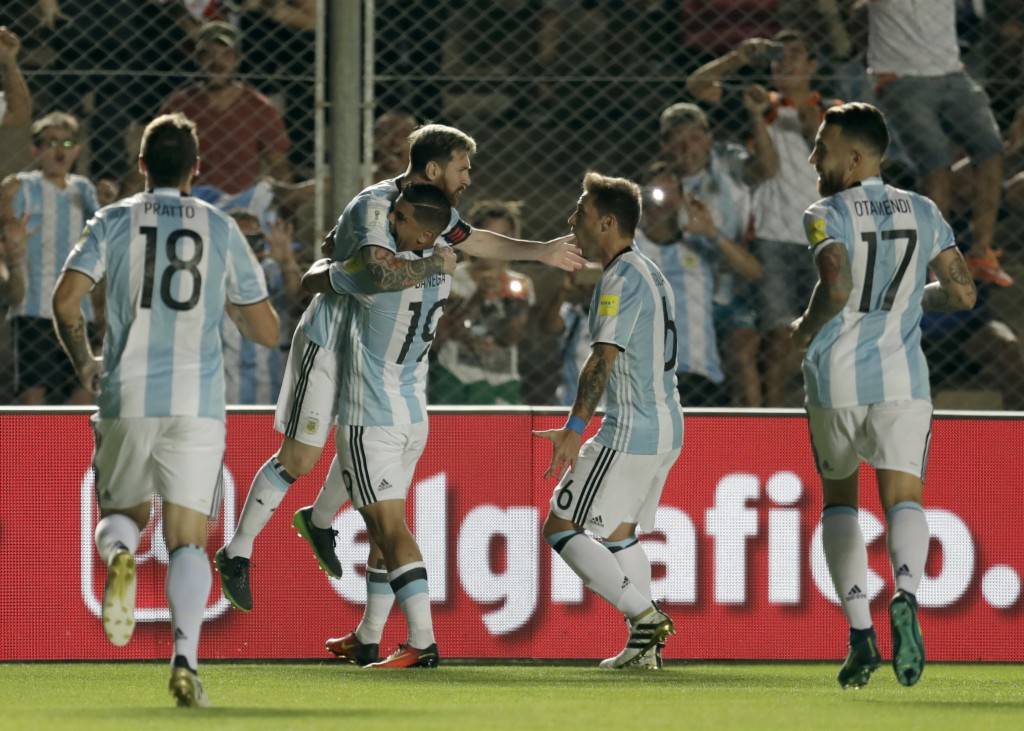 阿根廷球队取得领先,势头良好 阿根廷球队取得领先,势头良好