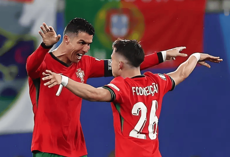 欧洲豪强对决,球场上的悬念令人期待 欧洲豪强对决,球场上的悬念令人期待