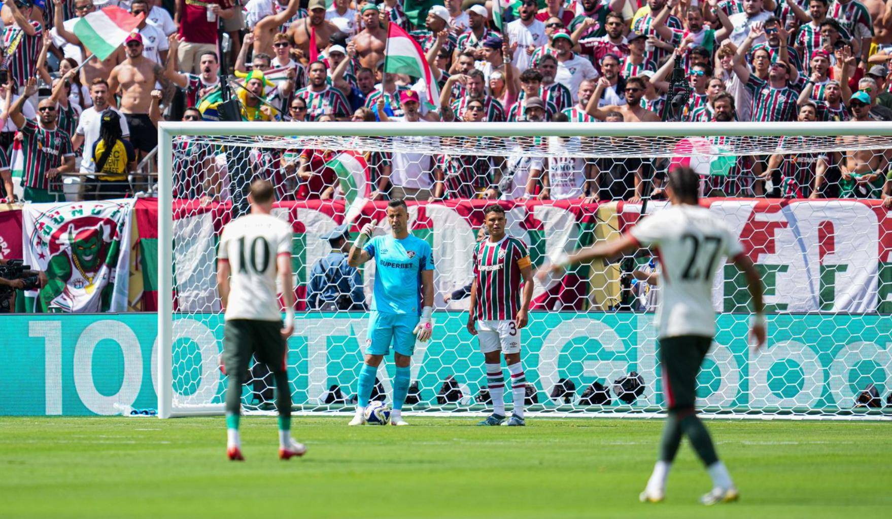 切尔西客场惊险逆袭，重返欧冠资格头名位置