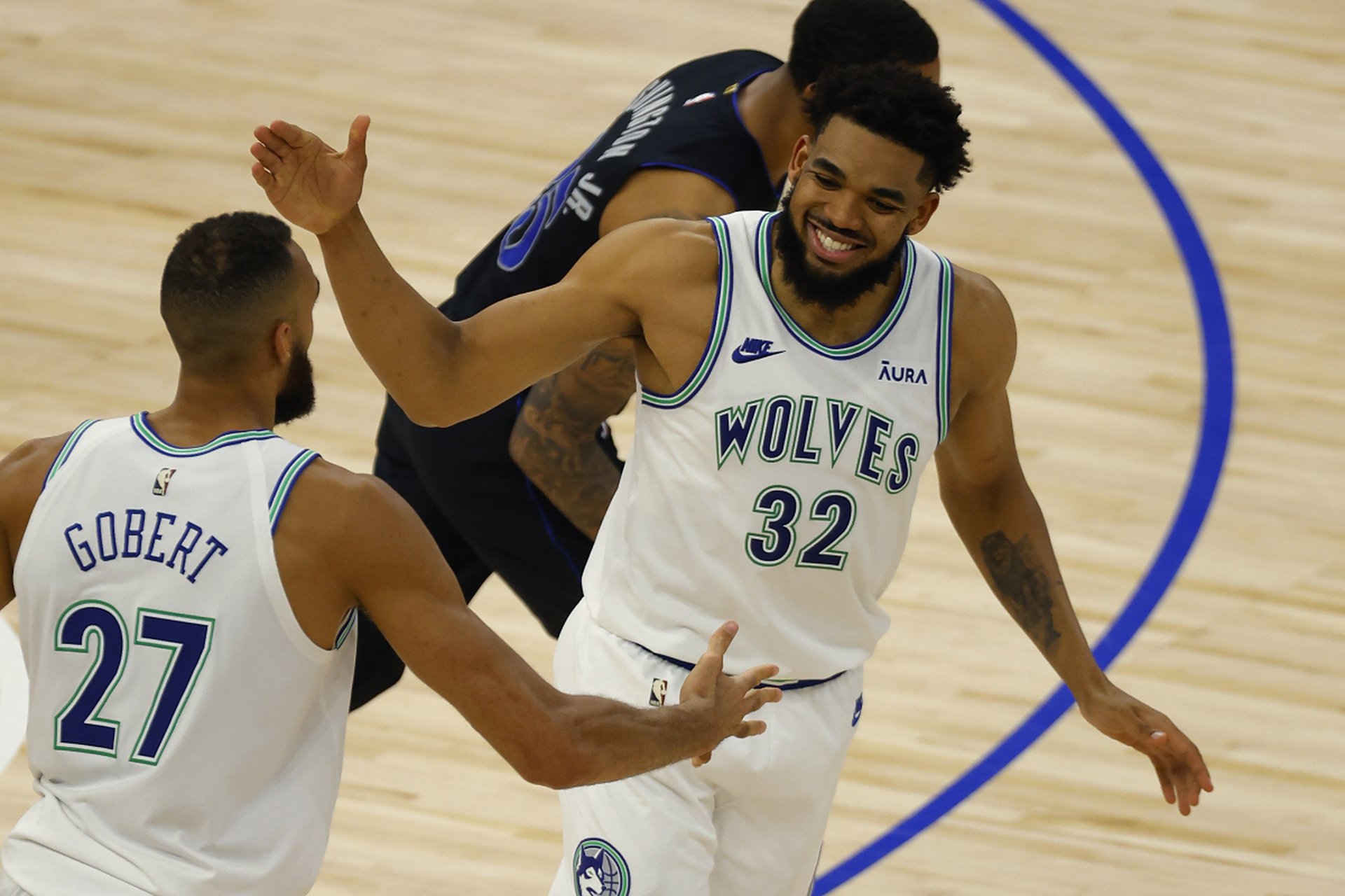 开云体育app-独行侠主场大胜公牛，唐斯独得分