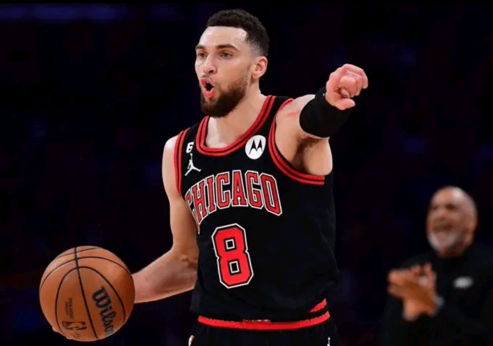 独行侠主场大胜公牛，唐斯独得分