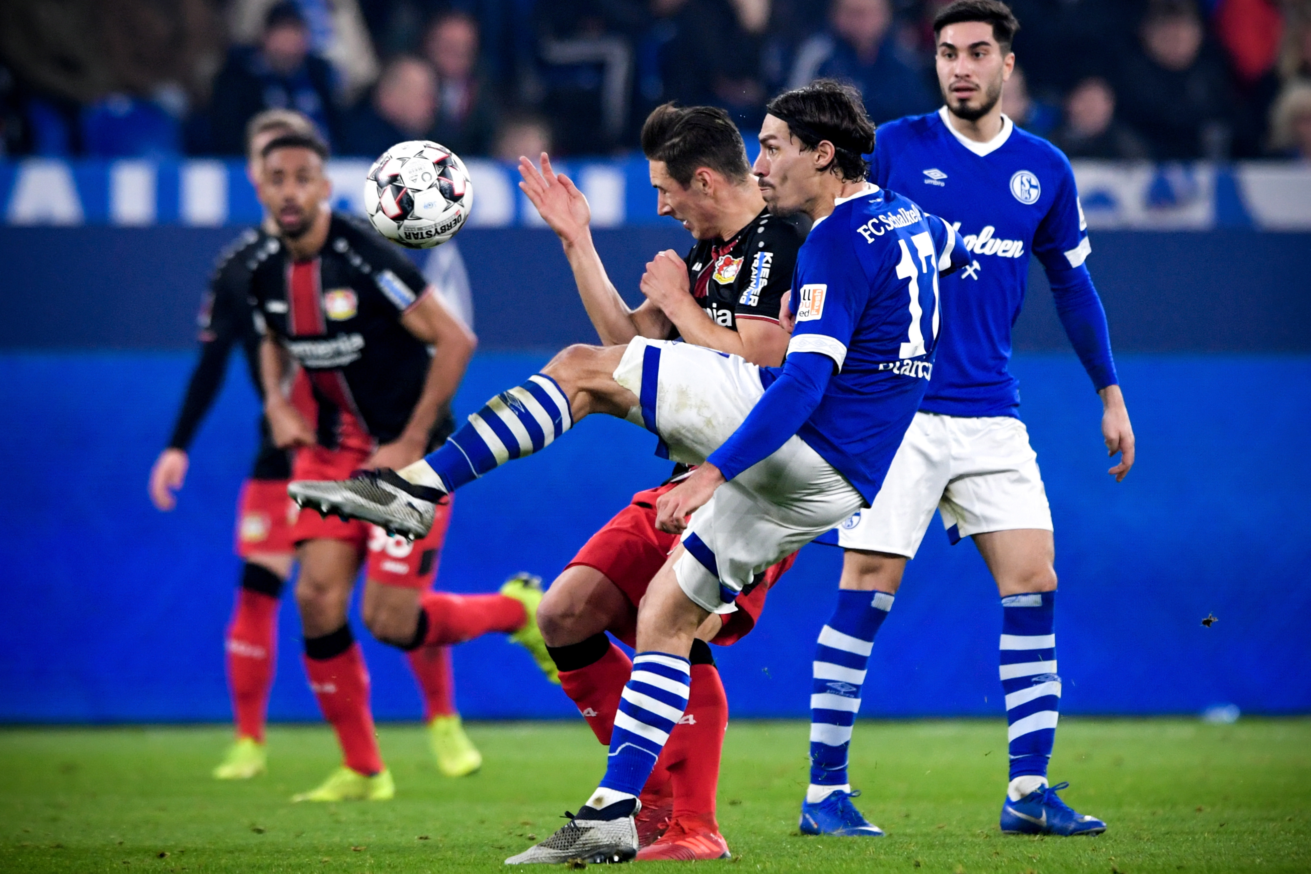 开云体育APP下载-勒沃库森击败沙尔克，士气大振，迎来重要胜利