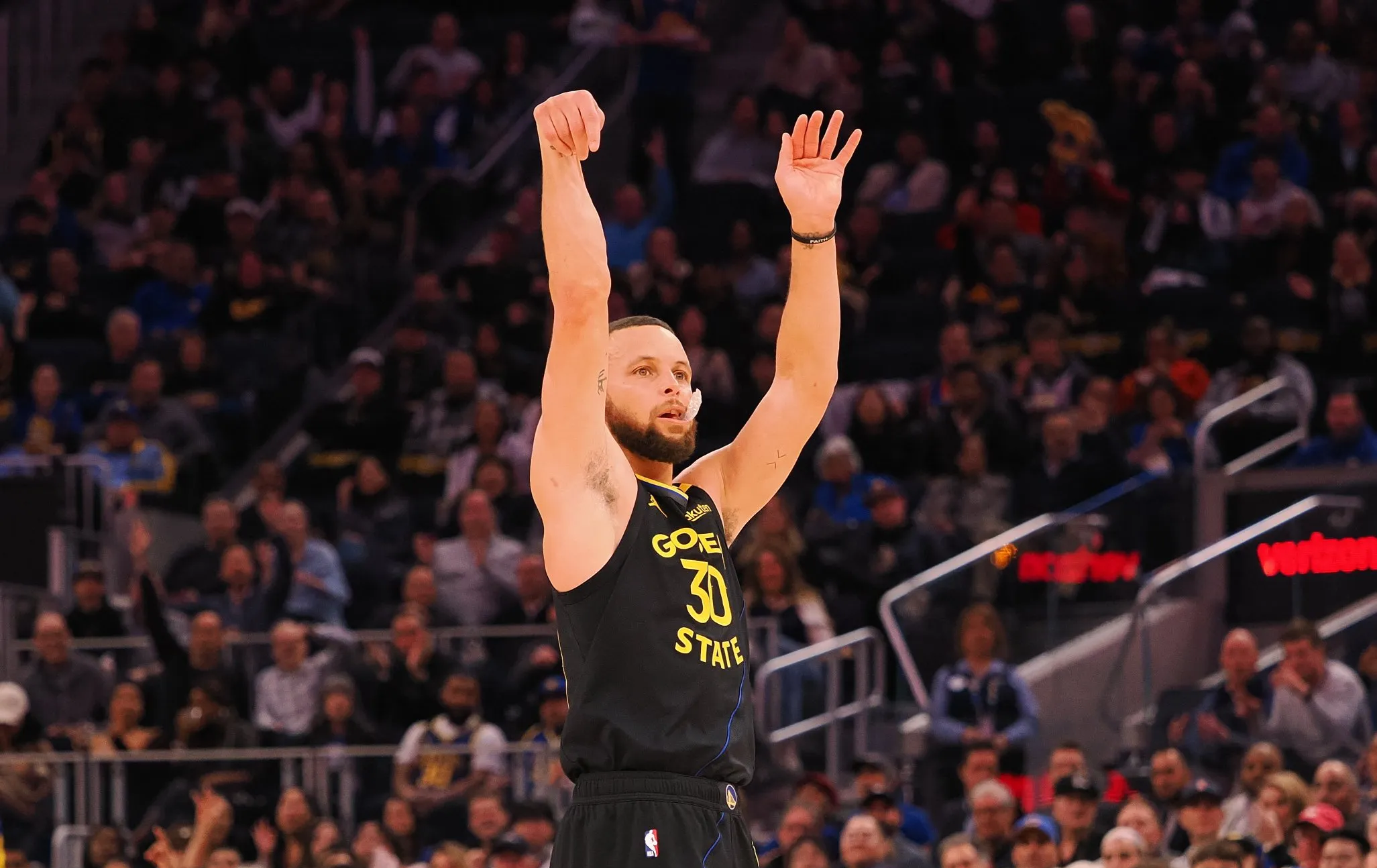 勇士队士气高昂，全队备战下一场比赛