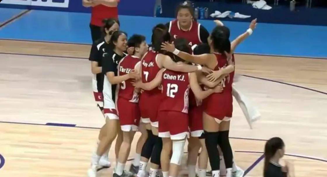 关于猛虎队球员联手抗议裁判判罚,场面混乱的信息 关于猛虎队球员联手抗议裁判判罚,场面混乱的信息