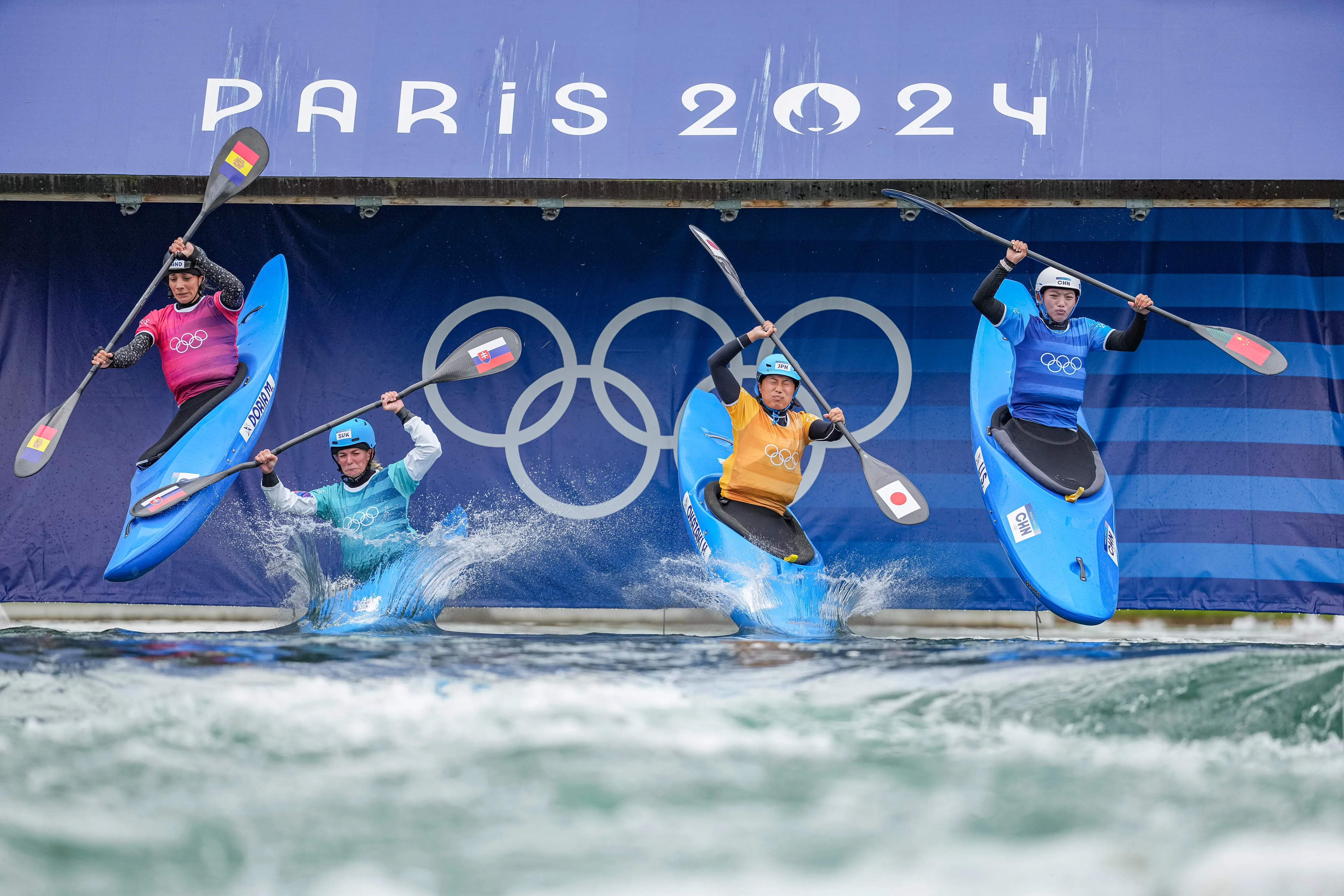 开云体育中国-运动员们激战赛场，全力以赴