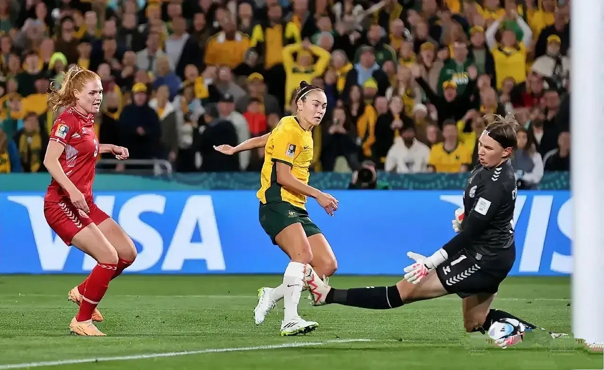 丹麦队客场击败摩洛哥，小组榜首稳固