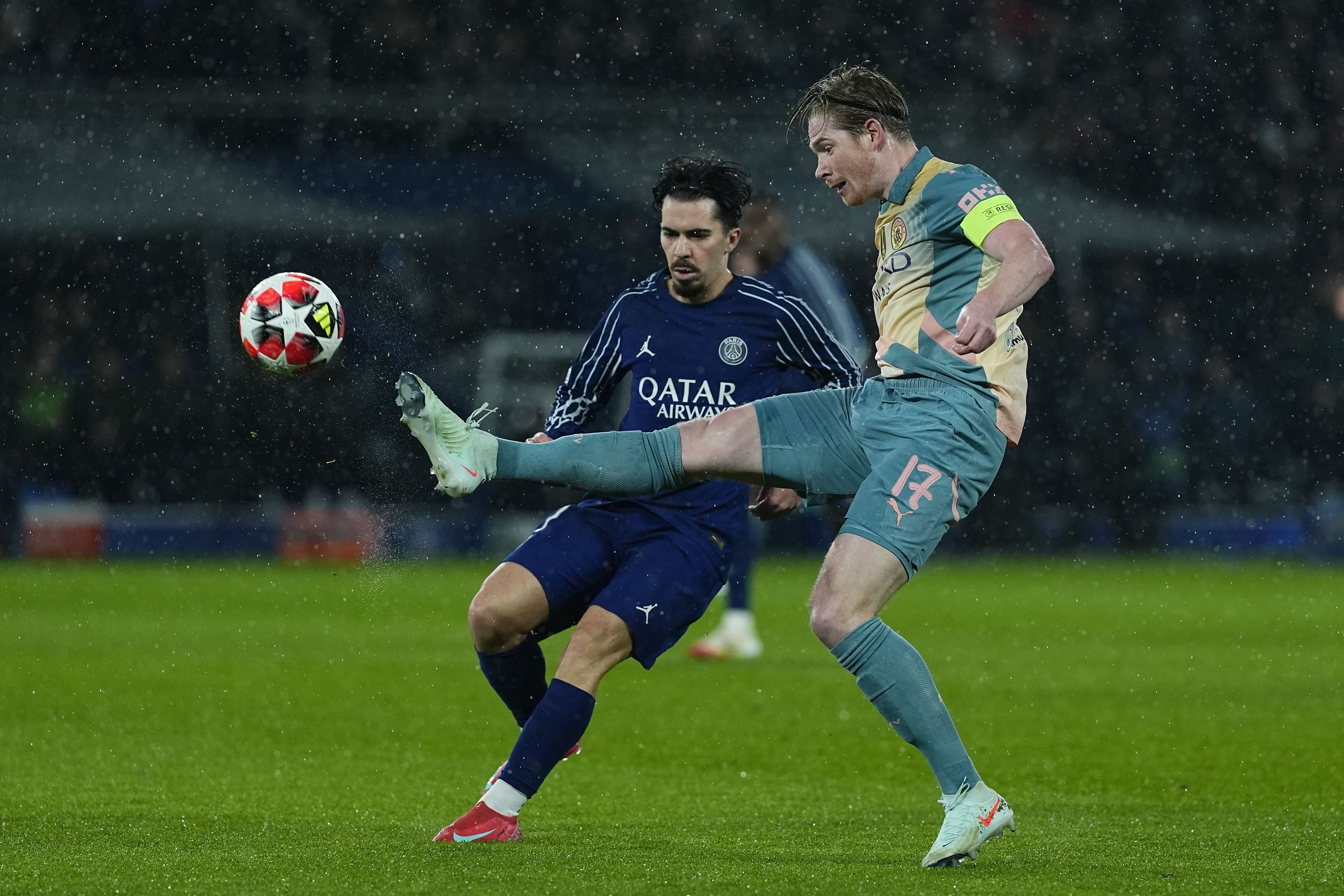 欧冠比赛进入决胜阶段，球队压力倍增