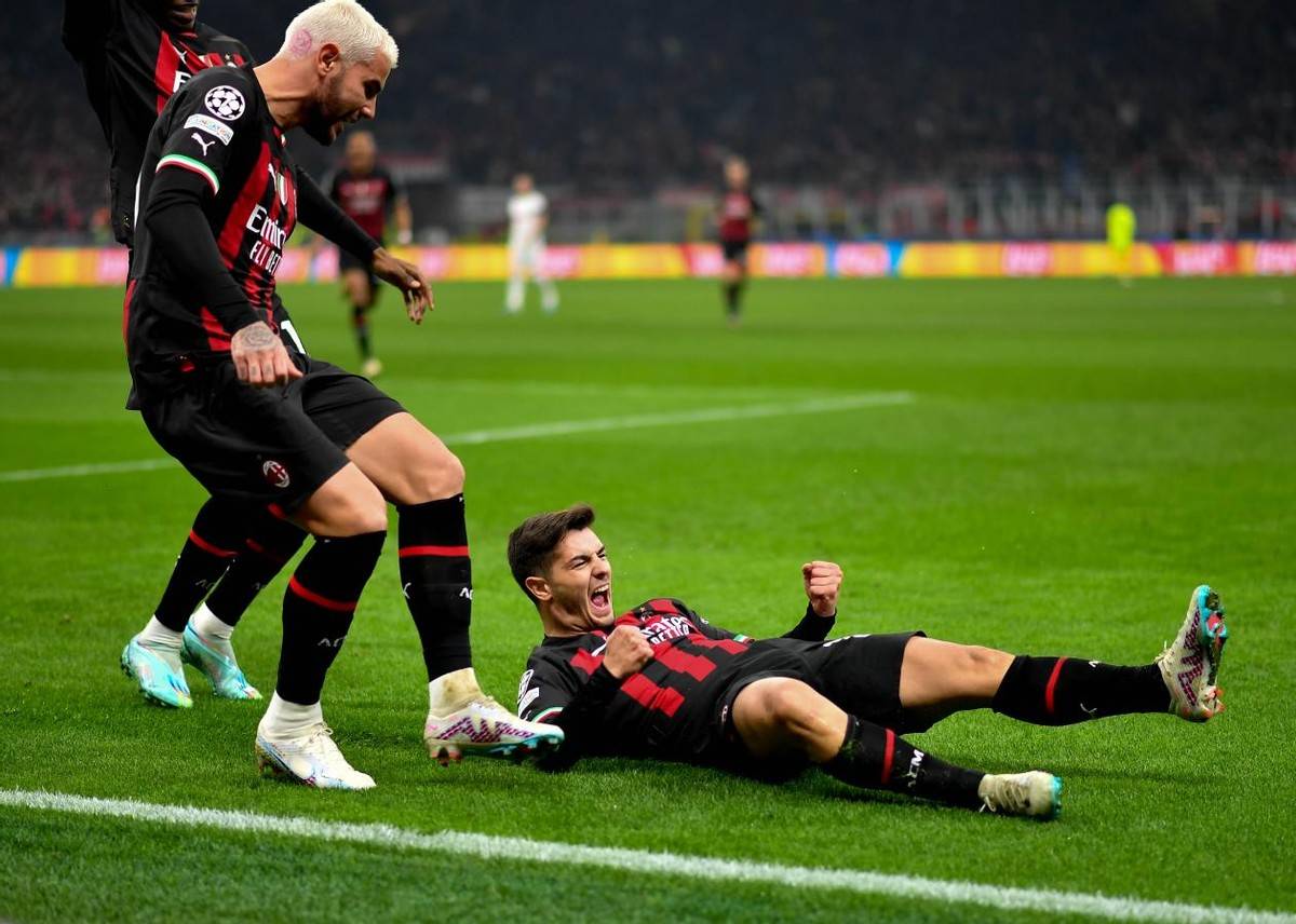 包含拜仁慘遭逆转，惨失准决赛资格的词条