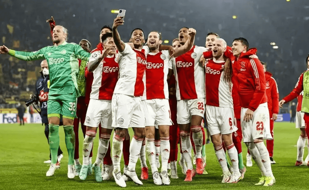 阿贾克斯豪取连胜，士气高涨