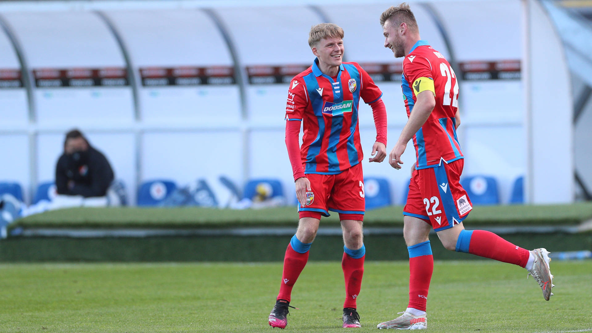 佛罗伦萨客场得胜，实现难得三分