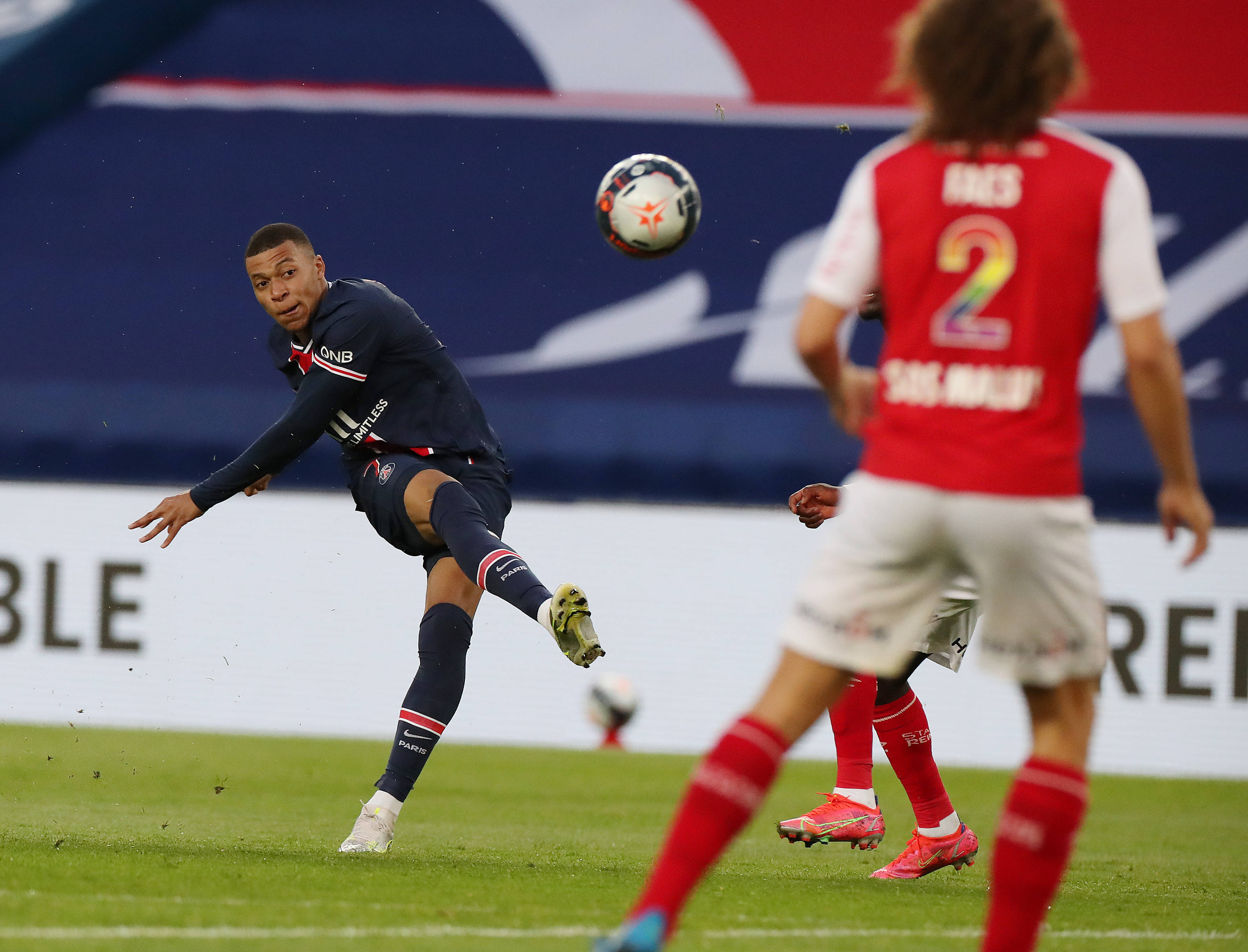 阿赖恩斯顿贡献精彩进球,助兰斯获胜 阿赖恩斯顿贡献精彩进球,助兰斯获胜