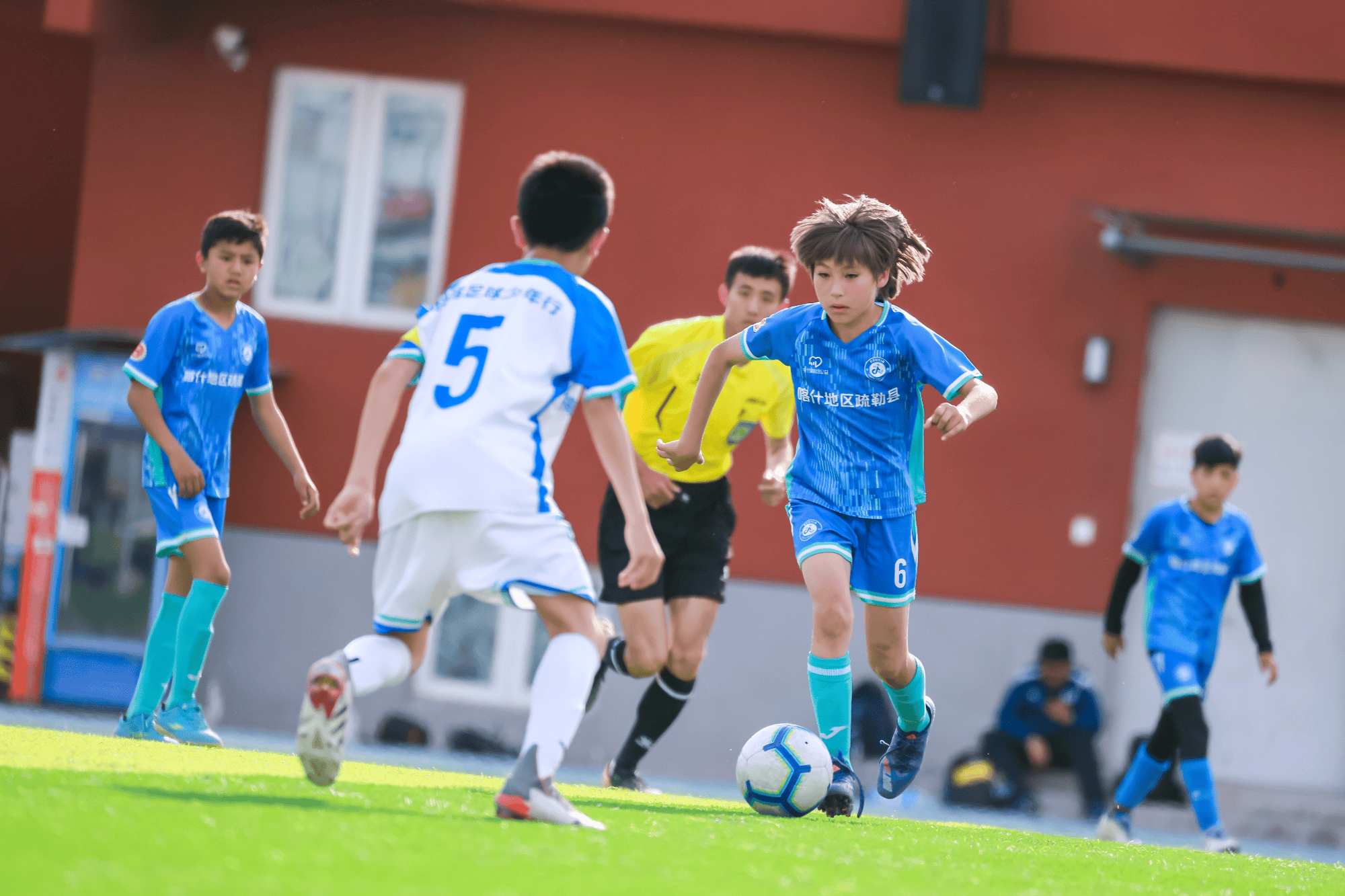 国内外球队交流，探讨足球技艺