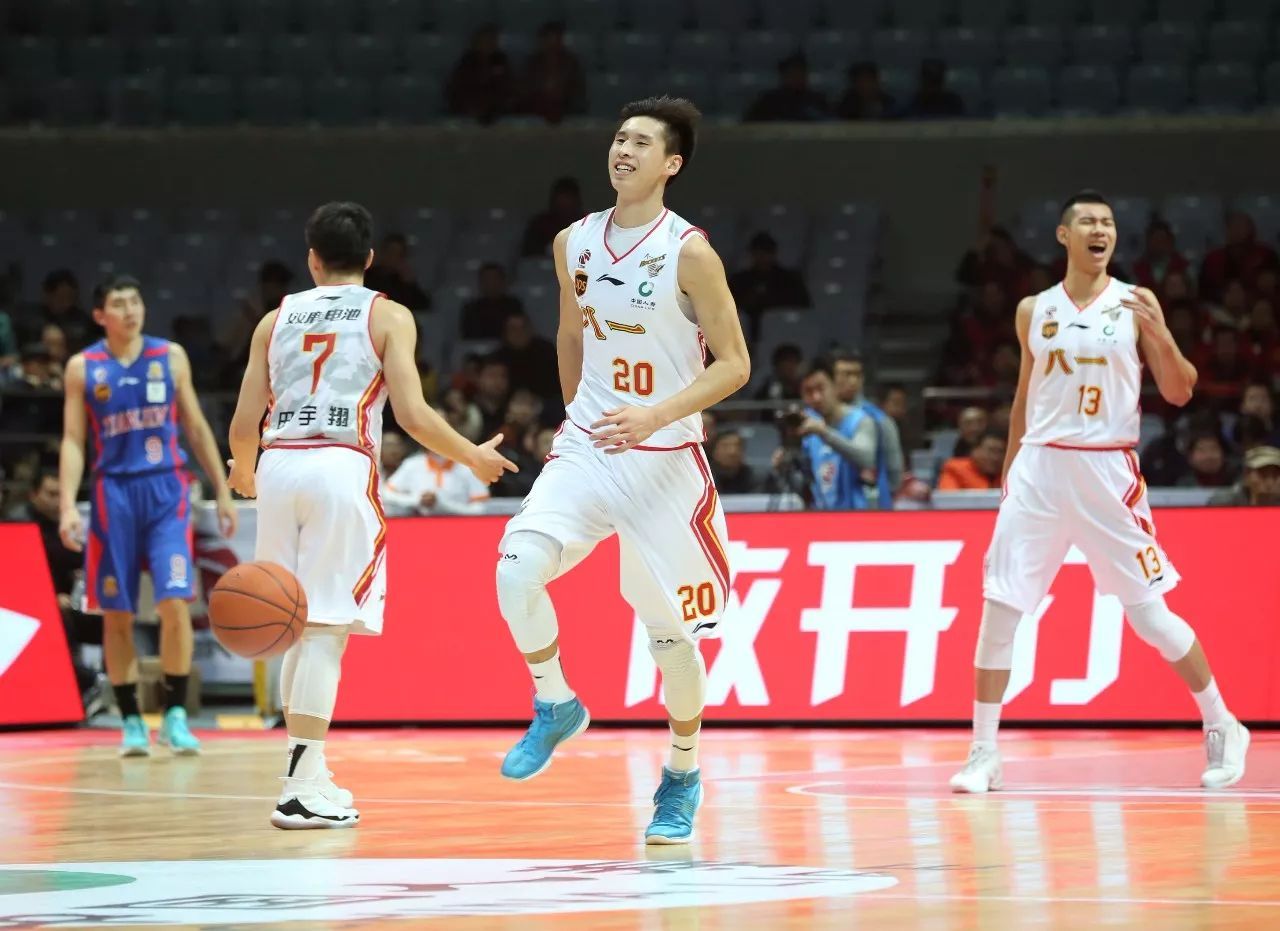 开云体育中国-河北男篮再获好战果，迈进季后赛胜利之门