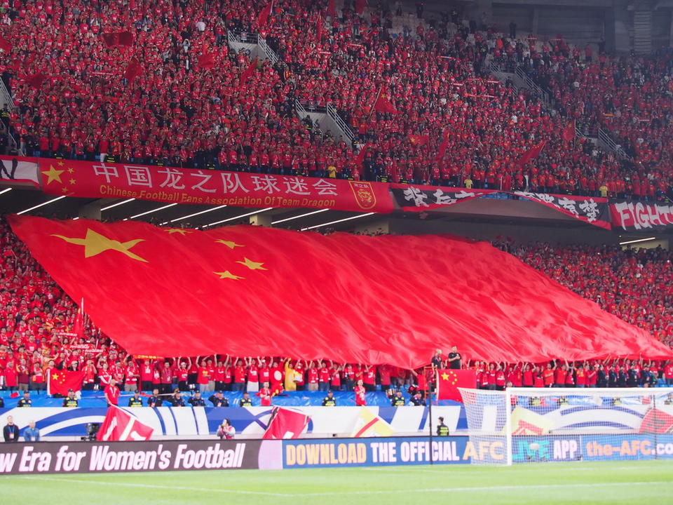 球队主场球迷气氛如何，有何变化？