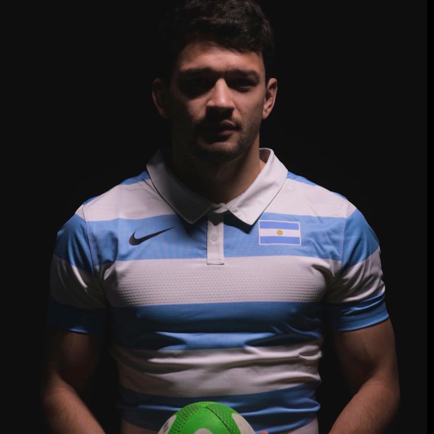 开云官网-阿根廷橄榄球队再度问鼎，雄姿英发